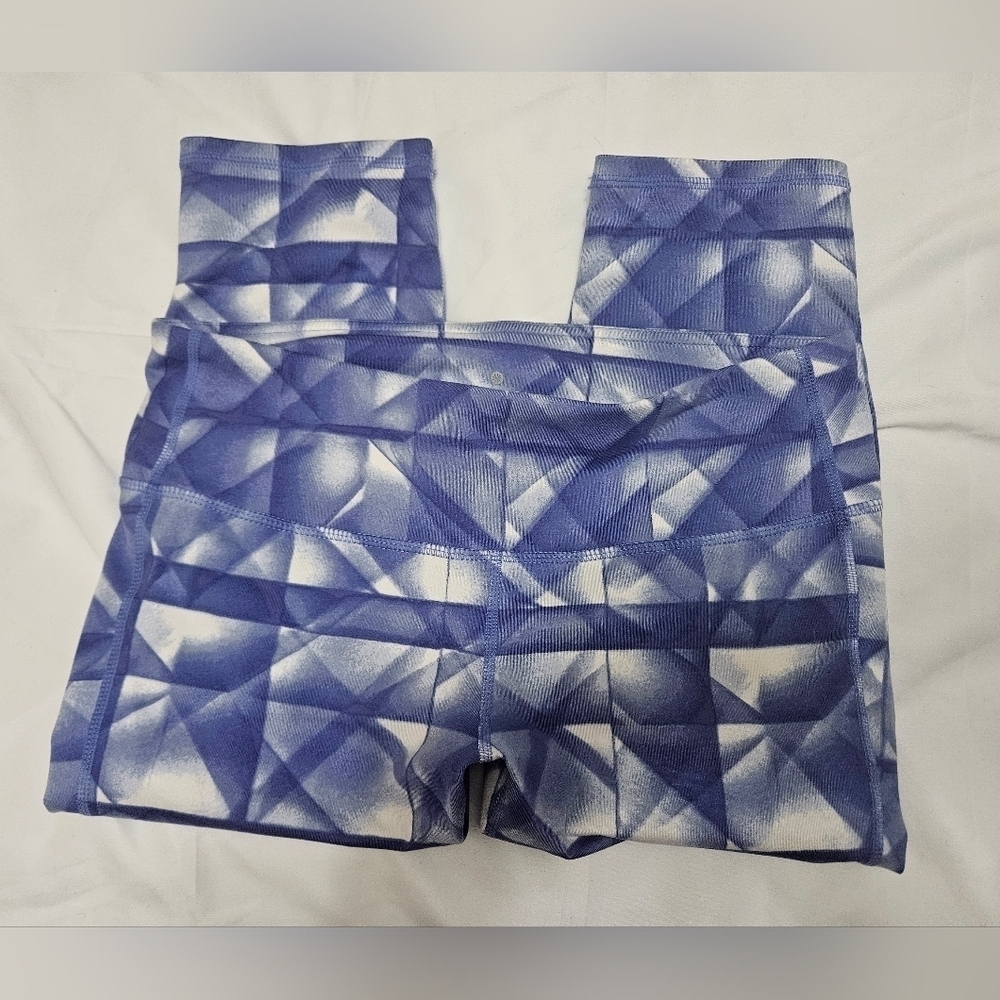 Athleta Geometric Pattern Cropped Leggings!